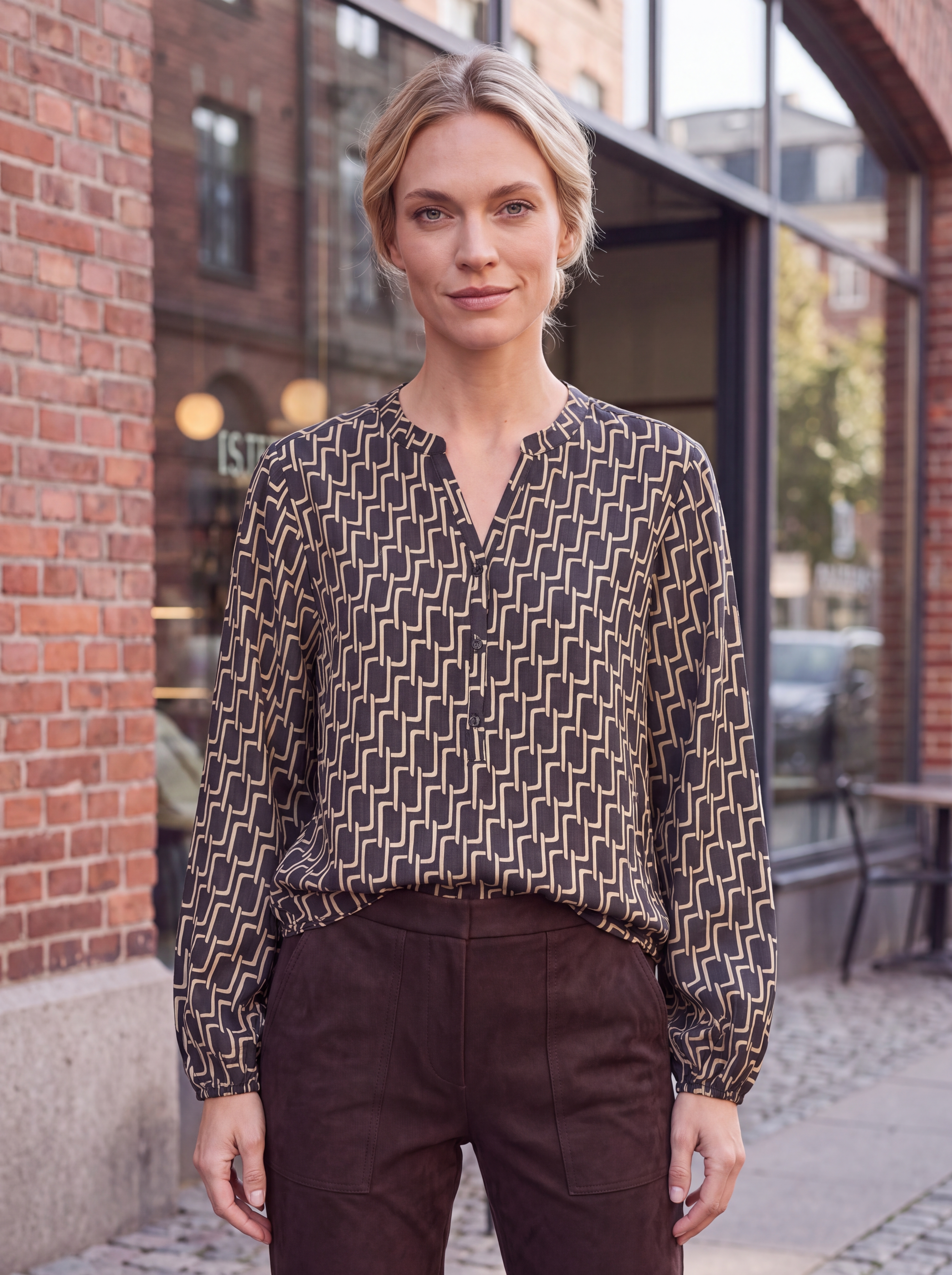 Dámska blúzka s retiazkovým vzorom BROADWAY NYC FASHION BLACK GRAPHIC s.WEAR 4
